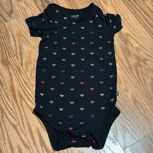 Kyte BABY bamboo Valentine's Day Multicolor Heart Bodysuit short sleeve 18/24